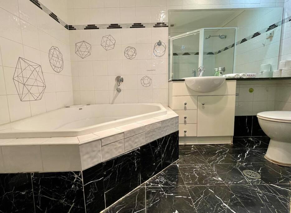 Cozy 2b2b Apt At Hurstville Sydney